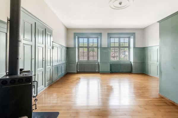Charmante 2.5-Zimmer-Wohnung im historischen Schloss 3