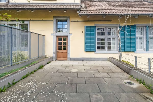 Charmante 2.5-Zimmer-Wohnung im historischen Schloss 6