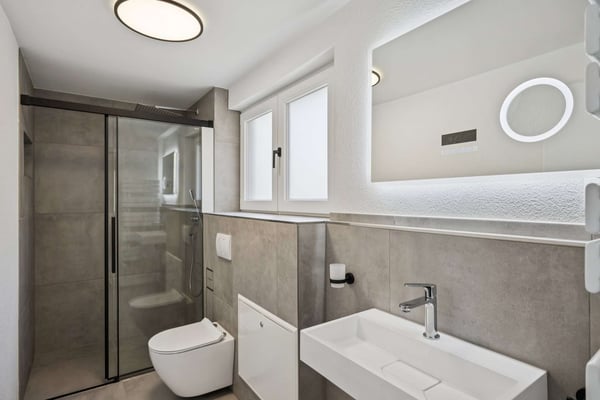 Frisch sanierte 4-Zimmer-Wohnung mit grosszügiger Dachterrasse 6