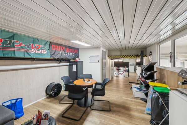 Moderne Werkstatt mit Büro und grosszügiger Arbeitsfläche 4