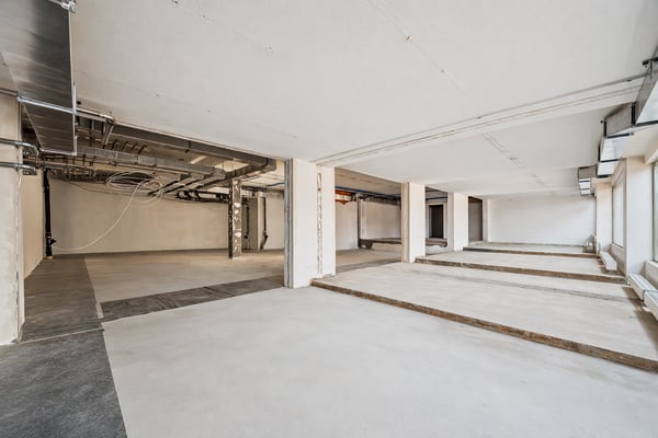 Repräsentative Gewerbefläche mit grossen Schaufenstern 2