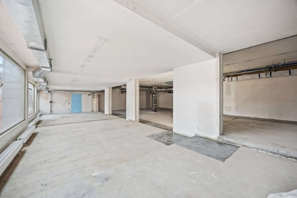 Repräsentative Gewerbefläche mit grossen Schaufenstern 6