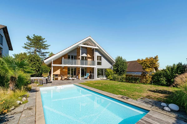 Familienfreundliches Einfamilienhaus mit grosszügigem Garten und Pool 1