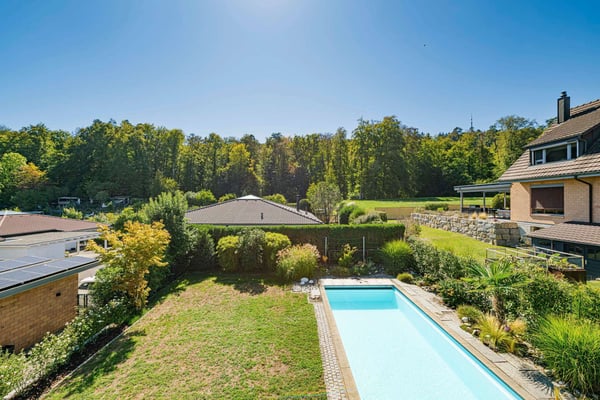 Familienfreundliches Einfamilienhaus mit grosszügigem Garten und Pool 12