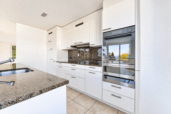 Wohnen mit Weitblick - attraktive 4.5-Zimmer-Wohnung im 1. Obergeschoss 3