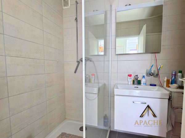 Lumineux 1.5 pièces avec loggia au dernier étage 9