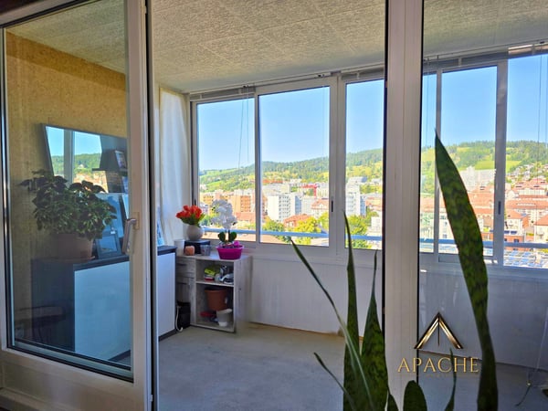 Lumineux 1.5 pièces avec loggia au dernier étage 5