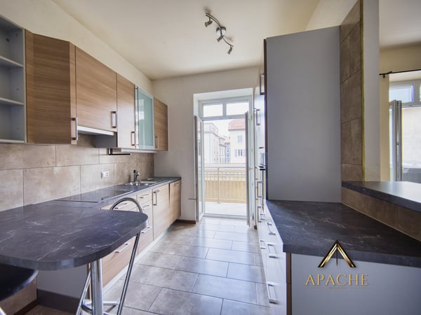 2 + 3.5 pièces ou 5.5 pièces avec grand balcon ? A vous de choisir ! 5