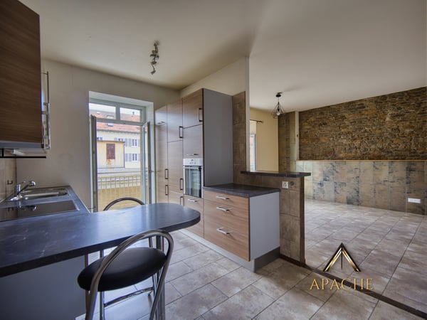 2 + 3.5 pièces ou 5.5 pièces avec grand balcon ? A vous de choisir ! 3