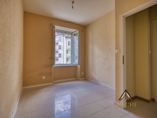 2 + 3.5 pièces ou 5.5 pièces avec grand balcon ? A vous de choisir ! 14