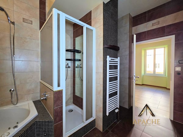 2 + 3.5 pièces ou 5.5 pièces avec grand balcon ? A vous de choisir ! 11