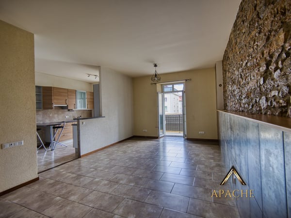 2 + 3.5 pièces ou 5.5 pièces avec grand balcon ? A vous de choisir ! 2