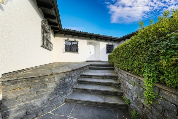 Mediterrane Villa mit Pool im Herzen von Ascona 7