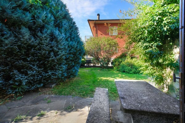 Charmantes Einfamilienhaus mit Garten an zentraler Lage 2