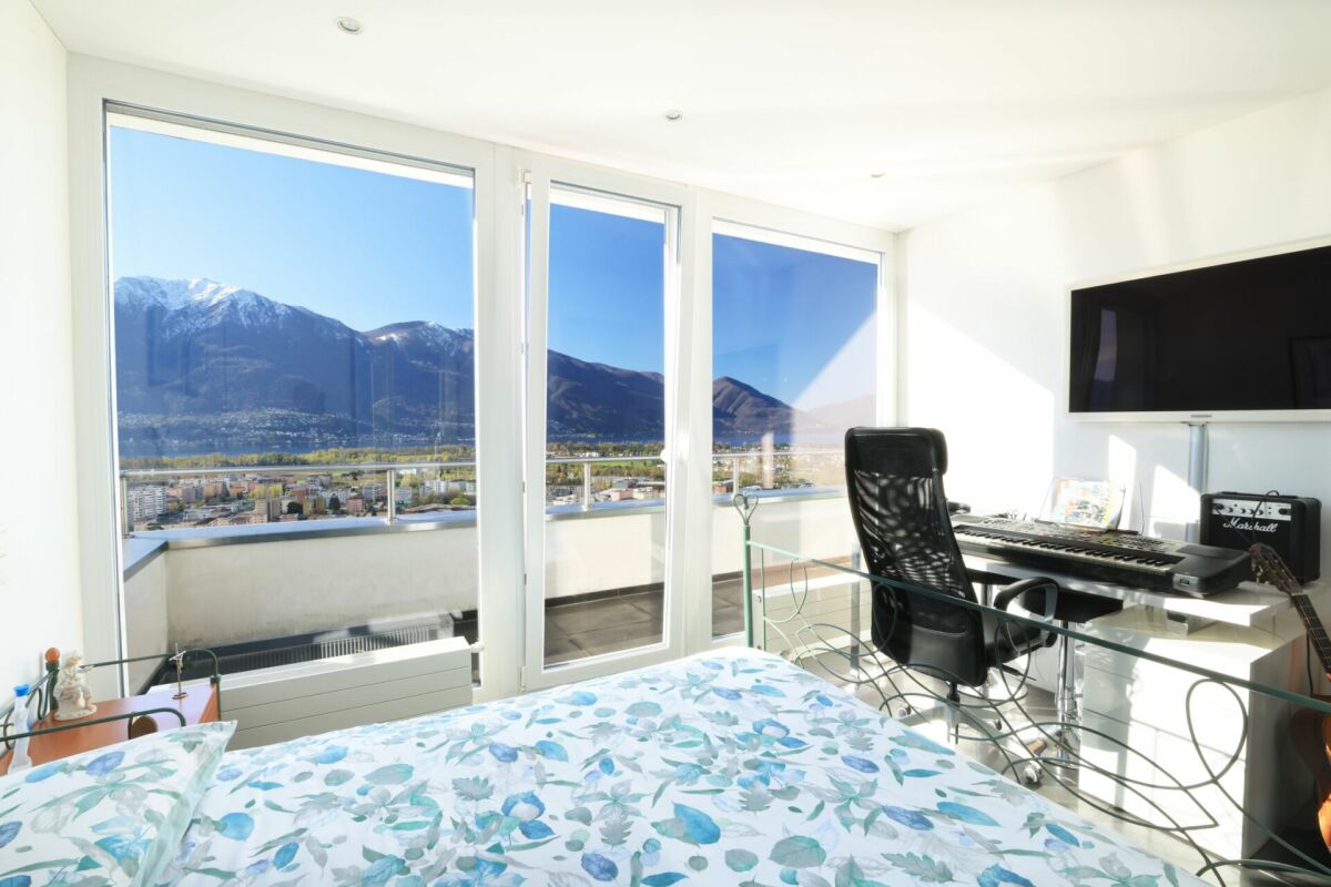 Moderne Zweifamilienhaus mit Sessicht und grosszügigen Terrassen