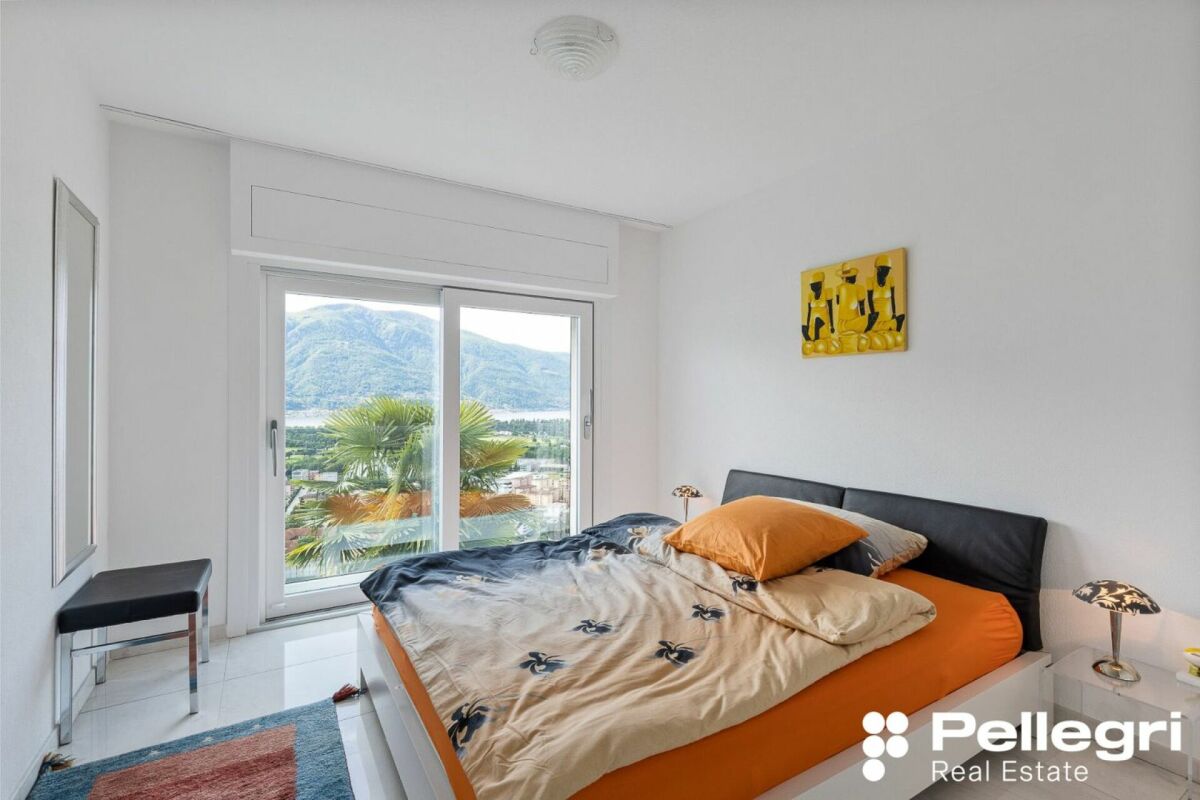 Moderne 5.5 Zi.-Villa mit Pool und Seesicht
