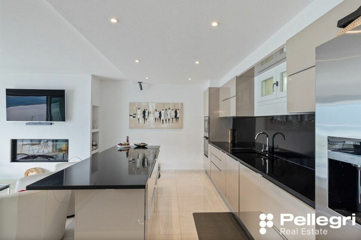 Moderne 5.5 Zi.-Villa mit Pool und Seesicht
