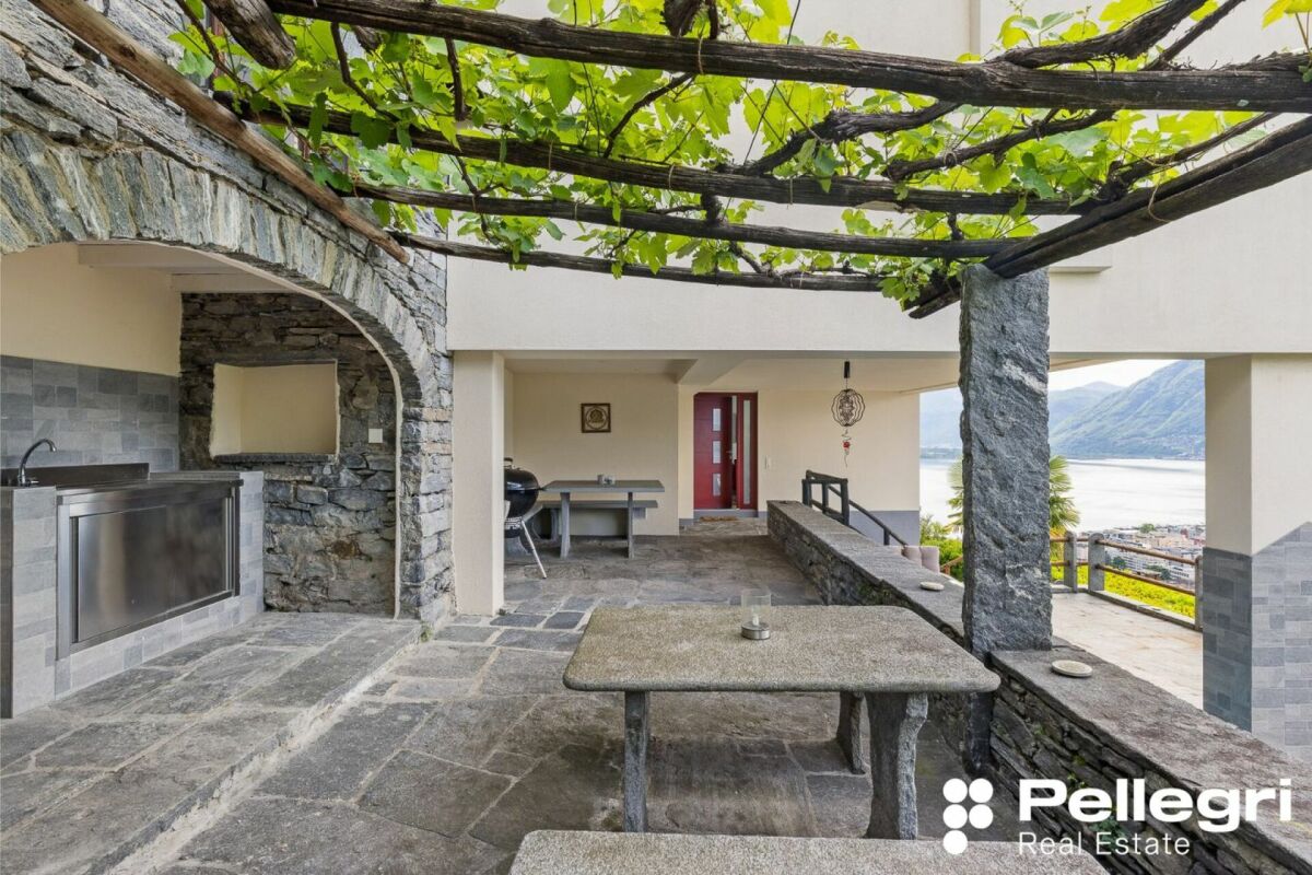 Moderne 5.5 Zi.-Villa mit Pool und Seesicht