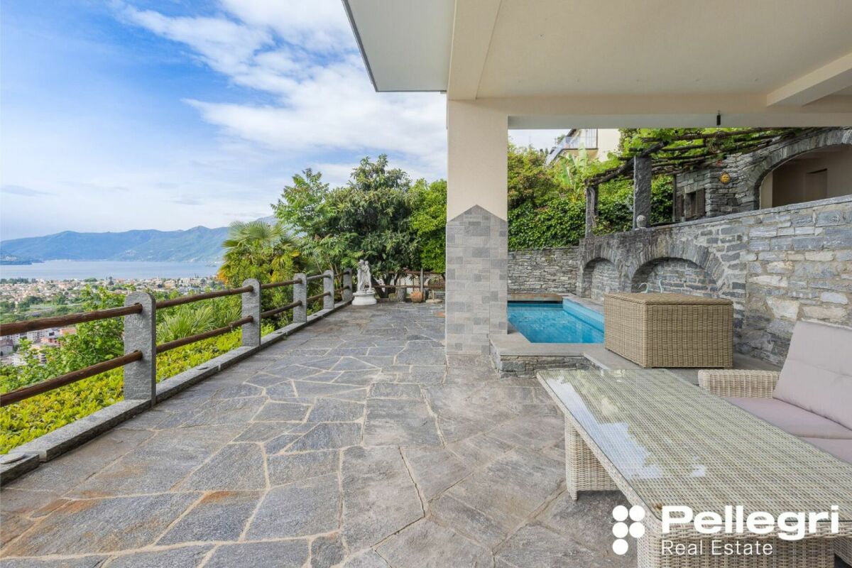 Moderne 5.5 Zi.-Villa mit Pool und Seesicht