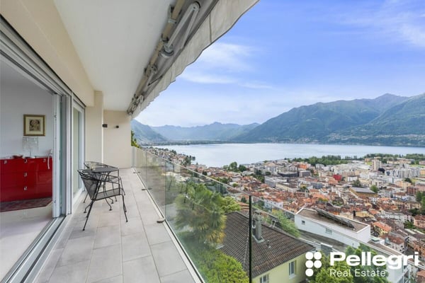 Moderne 5.5 Zi.-Villa mit Pool und Seesicht 1