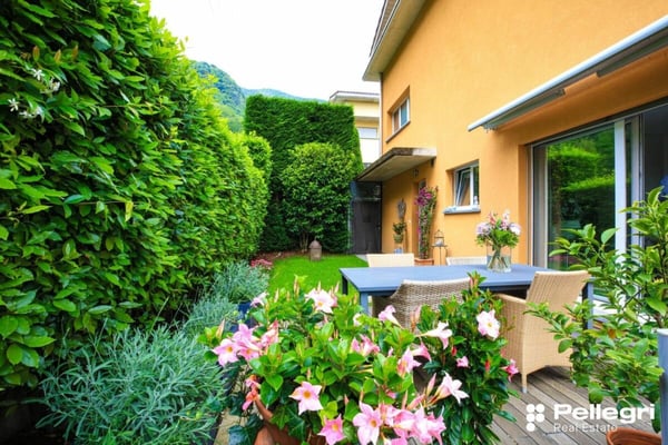 Sonniges Reihenhaus am Waldrand in Arcegno 1