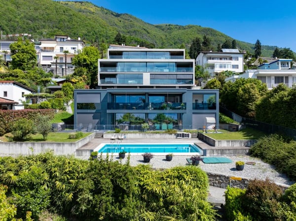 Moderne 1.5 Zi.-Wohnung mit Aussenpool und Seesicht 2