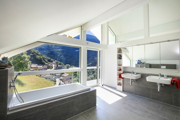 Licht, Privatsphäre und zeitgenössische Architektur in Medeglia 8