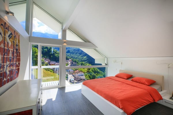 Licht, Privatsphäre und zeitgenössische Architektur in Medeglia 10
