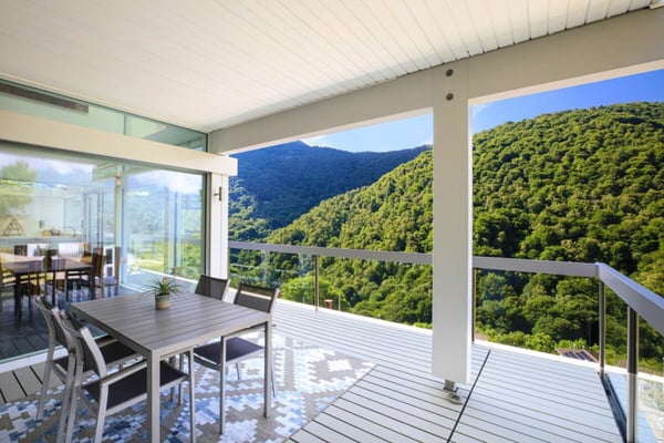 Licht, Privatsphäre und zeitgenössische Architektur in Medeglia 12