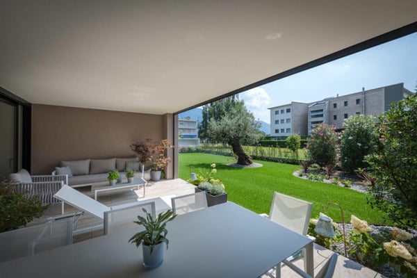 Moderne und zetrale 2.5 Zi.-Gartenwohnung mit Pool 1