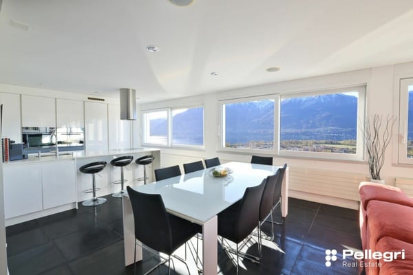 Moderne Zweifamilienhaus mit Sessicht und grosszügigen Terrassen 4