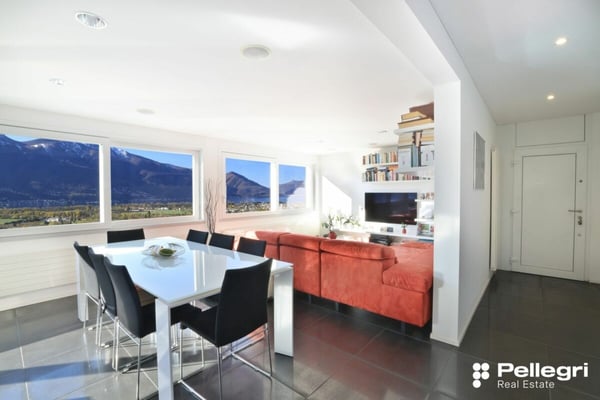 Moderne Zweifamilienhaus mit Sessicht und grosszügigen Terrassen 3