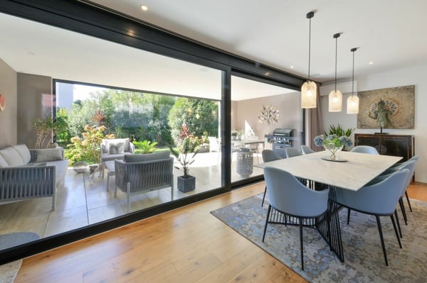 Moderne und zentrale 4.5 Zi.-Gartenwohnung mit Pool 2