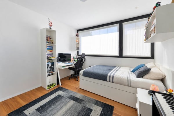 Moderne und zentrale 4.5 Zi.-Gartenwohnung mit Pool 3
