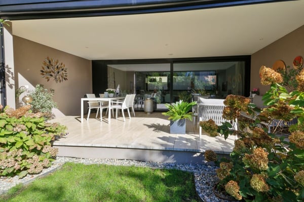 Moderne und zentrale 4.5 Zi.-Gartenwohnung mit Pool 7