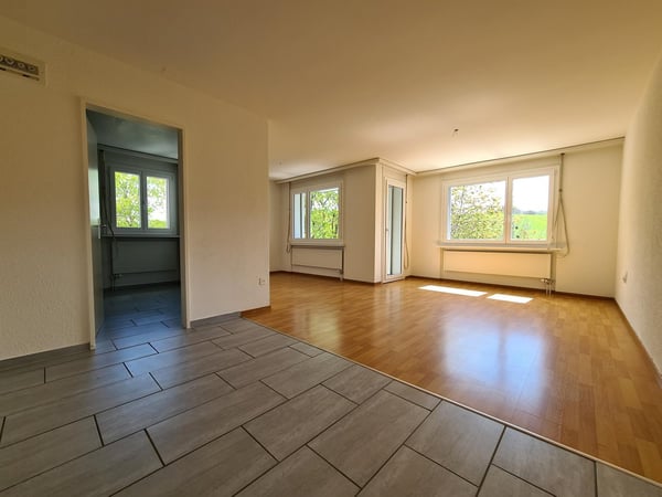 Helle & offene 2.5 Zimmerwohnung in Schmitten 1