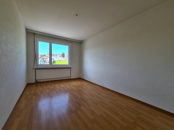 Helle & offene 2.5 Zimmerwohnung in Schmitten 4