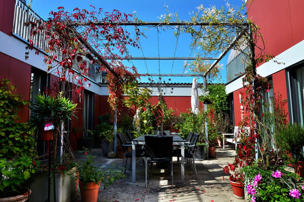 Wunderschöne 5.5 Zimmer-Wohnung mit Innenhof zu vermieten 2