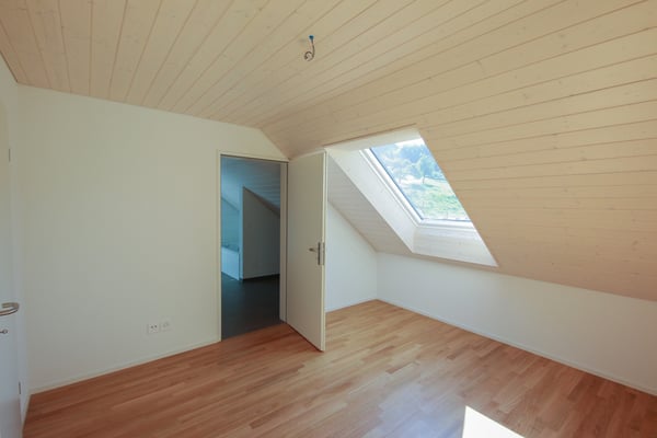 Moderne Dachwohnung in Zeinigen 8
