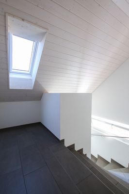 Moderne Dachwohnung in Zeinigen 13