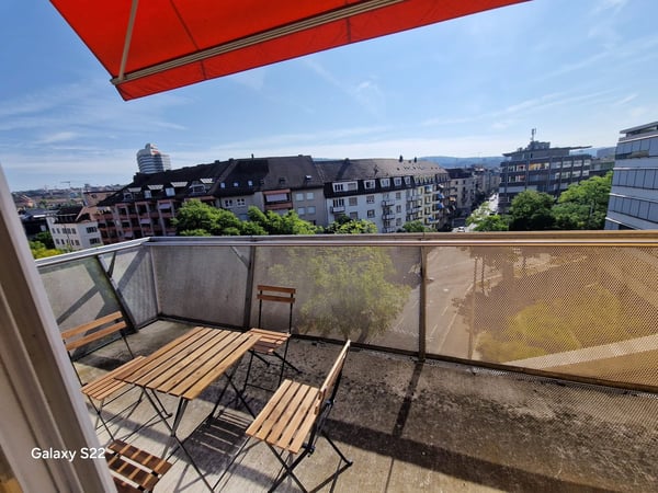 Befristet bis 31.12.28 Moderne 1.5-Zimmer-Wohnung mit Stadtblick in Zürich Industriequartier 6