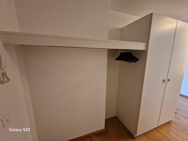 Befristet bis 31.12.28 2.5-Zimmer-Wohnung mit Balkon und Stadtblick in Zürich 6