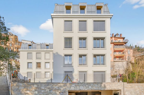 Rare ! Neuf, à l'écart des nuisances et en ville disponible de suite ! 11