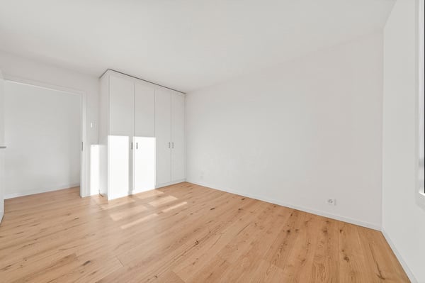 Rare ! Neuf, à l'écart des nuisances et en ville disponible de suite ! 8