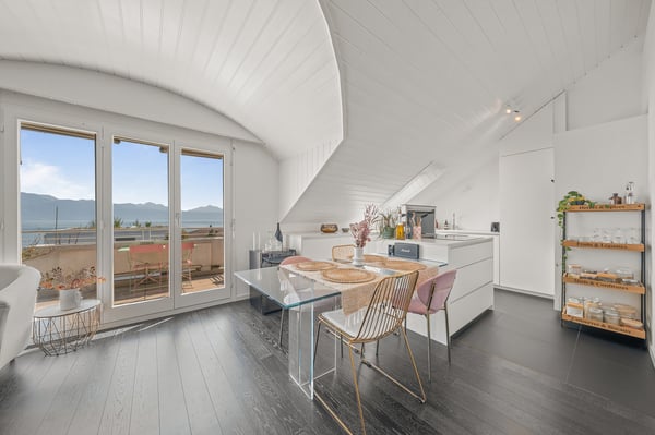Superbe duplex alliant confort, vue lac et situation privilégiée 4