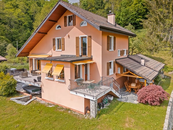 Superbe maison individuelle offrant une magnifique vue sur le lac 2