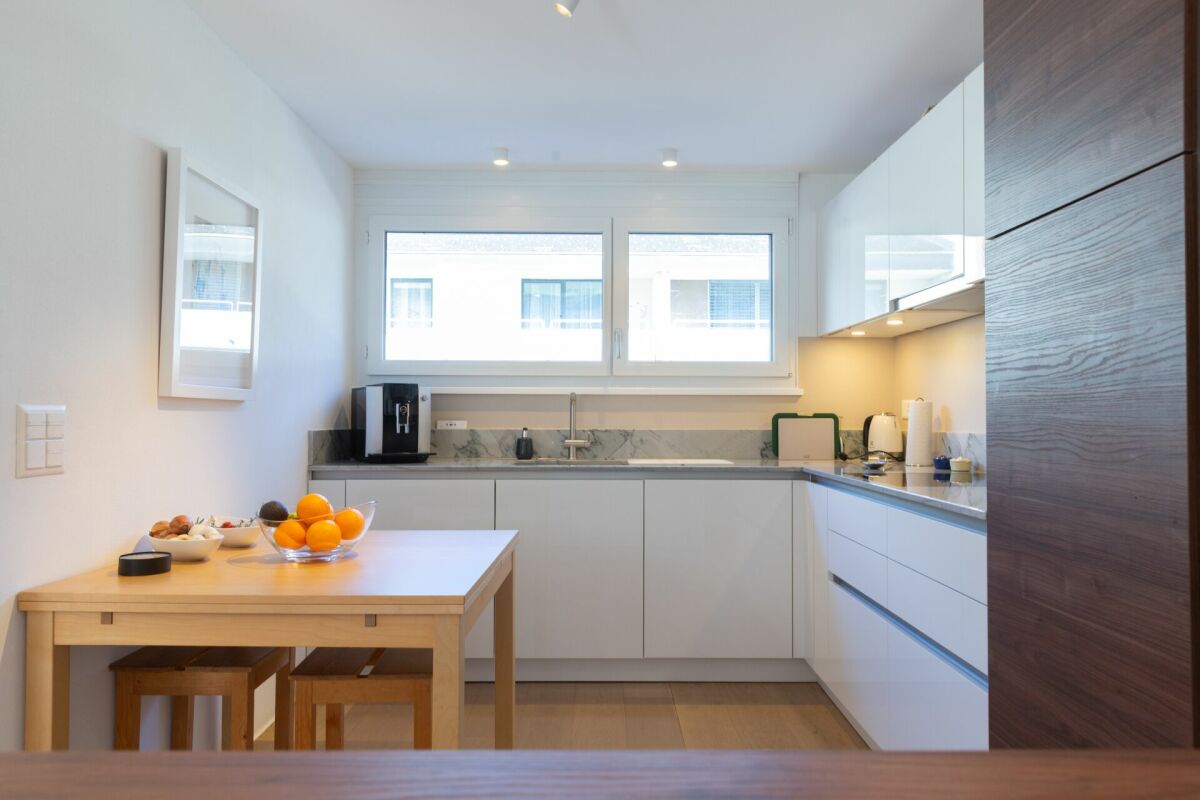 Felicità familiare con giardino: casa a schiera moderna a Glarus in affitto