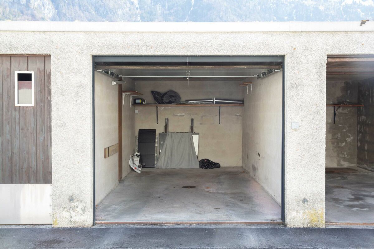 Felicità familiare con giardino: casa a schiera moderna a Glarus in affitto