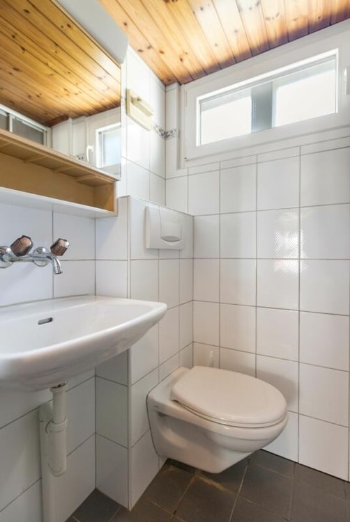 Charmantes Doppeleinfamilienhaus mit grosszügigem Garten in Diesbach 8