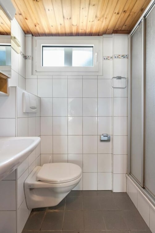 Charmantes Doppeleinfamilienhaus mit grosszügigem Garten in Diesbach 9